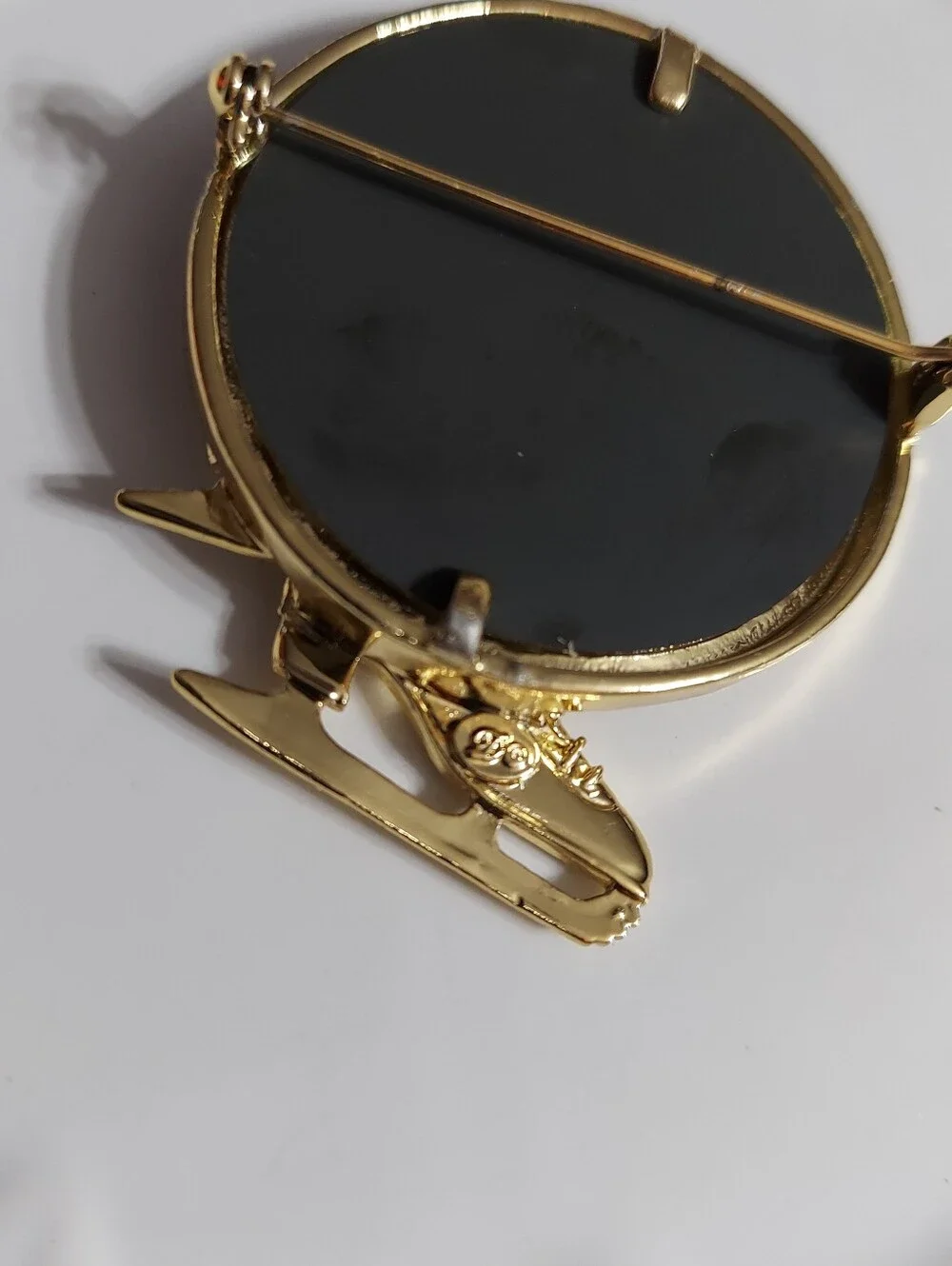 Vintage Danecraft Textured Gold Tone/Mirrored Ice Skating Brooch/Pin